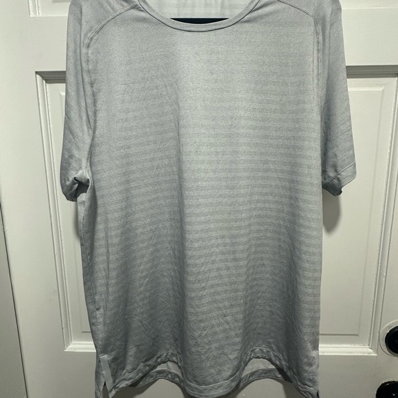 RHONE SWIFT SHORT SLEEVE T-SHIRT Size XL EUC - Picture 3 of 6